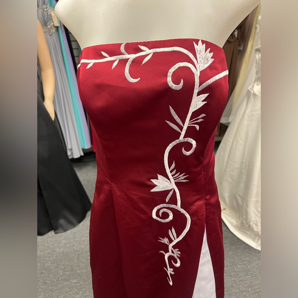 Gown - Picture 3 of 4
